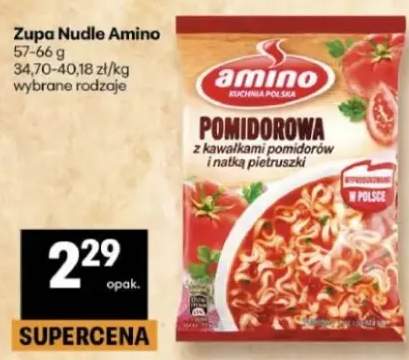 Zupa pomidorowa z kawałkami pomidorów i natką pietruszki